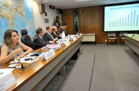 Investimentos para ciência e tecnologia estão em queda no país, revela técnica do TCU