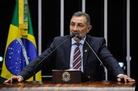 Telmário Mota lembra Dia Nacional da Adoção e alerta para riscos de medidas ilegais