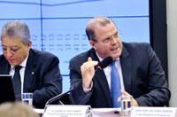 Alexandre Tombini aponta redução da inflação e retomada do crescimento em 2016