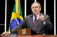 Brasil é um 'país desajustado', diz Cristovam