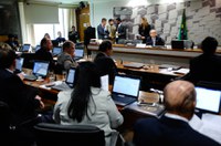 Socorro a municípios produtores de petróleo vai ao Plenário