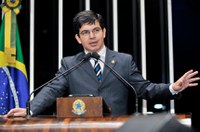 Randolfe denuncia abandono do município de Oiapoque, no Amapá