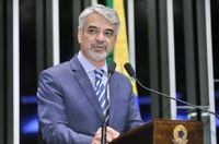 Humberto Costa diz que Nardes não poderia ser relator de contas de Dilma no TCU