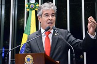 Jorge Viana repudia tentativas de impeachment de Dilma