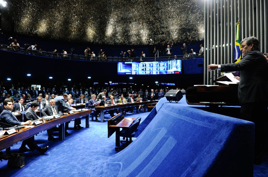 O líder do PSDB, Cássio Cunha Lima (PB), foi um dos que formulou questão de ordem pleiteando votação aberta