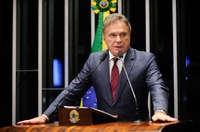 Alvaro Dias pede reformas no Executivo e Legislativo