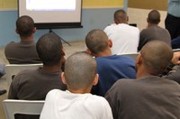 Projeto proíbe revista vexatória de visitante de jovem infrator internado