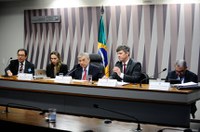 Cortes no orçamento entravam obras, avalia representante do Ministério dos Transportes