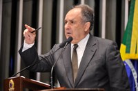  Cristovam Buarque critica posições políticas sobre o impeachment de Dilma