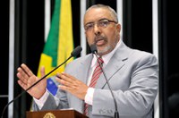 Paim defende adoção de políticas públicas específicas para jovens entre 15 e 24 anos