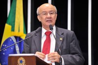 Pimentel diz que pedido de impeachment da presidente Dilma é atentado à Constituição