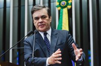 Cássio Cunha Lima sustenta que Dilma cometeu crime de responsabilidade com decretos