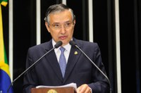 Eduardo Amorim: Dilma provocou a crise ao gastar demais para vencer as eleições de 2014