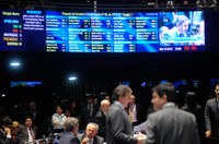 Licença mais longa para mães de prematuros é aprovada no Senado 