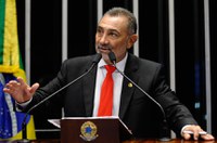 Telmário Mota contesta proibição de vaquejadas no DF