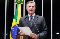 Collor protesta contra interferências nas regras do impeachment