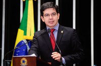 Randolfe Rodrigues comemora criação da  Zona Franca Verde de Macapá e Santana