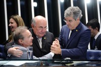 Senadores elogiam atuação da Casa em 2015