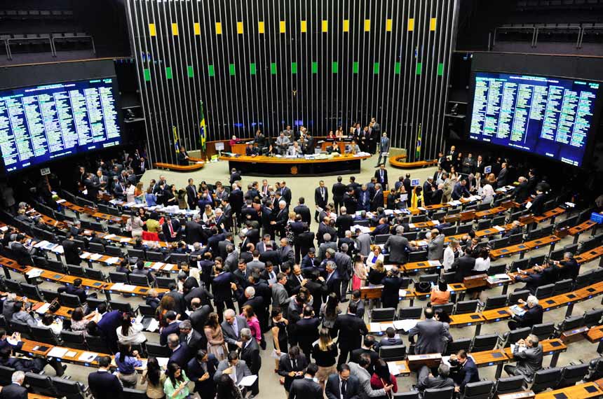 Plenário da Câmara durante sessão conjunta do Congresso Nacional
