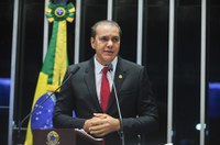 Ataídes Oliveira faz balanço negativo da economia do país