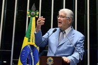 Roberto Requião critica projeto que retira da Petrobras exclusividade de operação do pré-sal