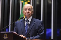 Valadares defende parlamentarismo e pede saída política para a crise