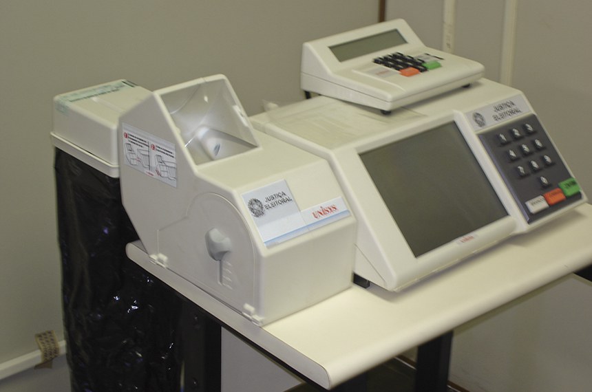 Urna com impressora de boletim foi usada em 2002 no Distrito Federal e em Sergipe