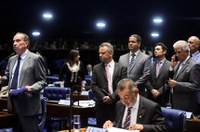 Deputados da oposição na Venezuela são recebidos no Plenário