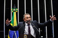 Reação da oposição sobre denúncias contra Lula e Dilma é ‘disputa de poder’, diz Telmário 