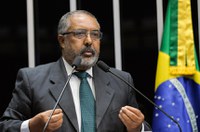 Paulo Paim vê exagero em condução coercitiva de Lula 