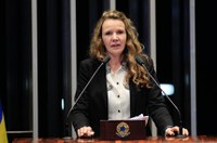 Vanessa Grazziotin critica 'espetacularização de ações judiciais'