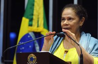 Regina Sousa chama atenção para necessidade de discussão da condição feminina no Brasil