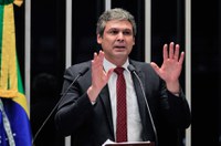 Lindbergh Farias diz que impeachment de Dilma é 'acordão de cúpula'