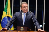 Alvaro Dias diz que nomeação de Lula significa o fim do governo Dilma