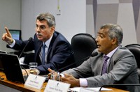 Sem aprovar requerimentos, Romário vai apresentar relatório paralelo na CPI do Futebol