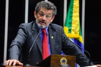 Paulo Rocha destaca apoio internacional a Dilma e Lula