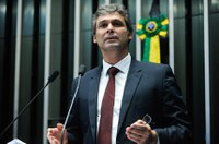 Lindbergh volta a criticar pedido de impeachment de Dilma Rousseff