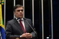 Cássio Cunha Lima alerta que brasileiros precisam ficar atentos sobre impeachment