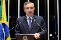 Eduardo Amorim acusa governo de Sergipe de provocar rombo e vender patrimônio público