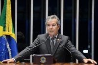 Jorge Viana se manifesta contra impeachment e diz que não aceitará 'presidente sem voto'