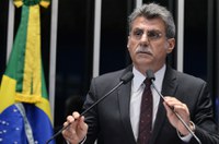 Novo presidente do PMDB, Jucá critica governo Dilma
