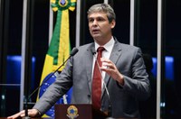  Lindbergh acusa Temer de participar de 'articulação frenética' por golpe contra Dilma