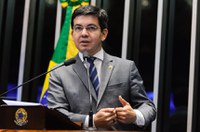 Troca de favores e votos prejudica o Amapá, diz Randolfe Rodrigues 