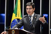 Randolfe Rodrigues preocupa-se com aprovação de projetos que podem prejudicar o combate à corrupção