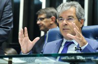 Jorge Viana anuncia providências contra agressores de parlamentares