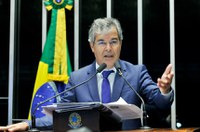 Jorge Viana diz que parlamentares 'comprometem suas biografias' ao apoiar impeachment