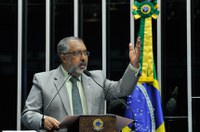 Paim considera inconsistente uso de pedaladas para afastar Dilma