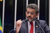 Paulo Rocha chama processo de impeachment de 'golpe' e 'fraude política'
