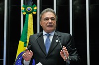 Álvaro Dias quer agilidade na votação do impeachment  no Senado