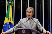 Jorge Viana cobra que o Senado encontre saída para a crise política brasileira